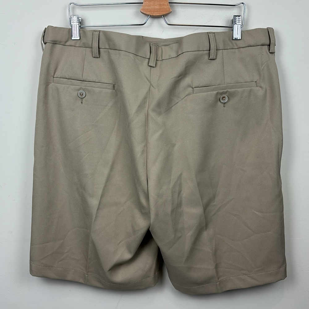 Cool 18 Pro || Men's Golf Shorts; Size 38; Khaki Color; 100% Polyester - Picture 4 of 9